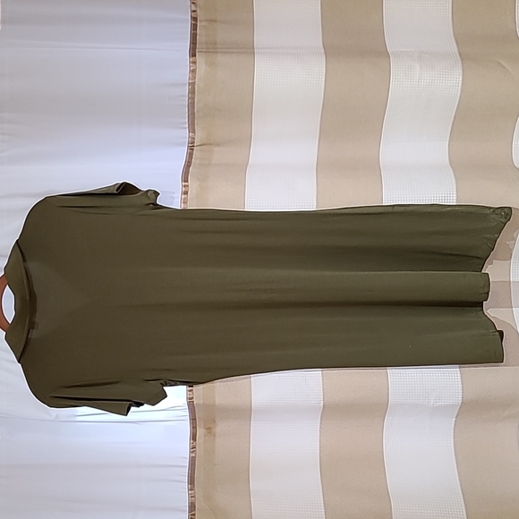 NWOT Motto olive 95%rayon/5% knit shift with mini ruffled button collar. S. - Picture 5 of 7